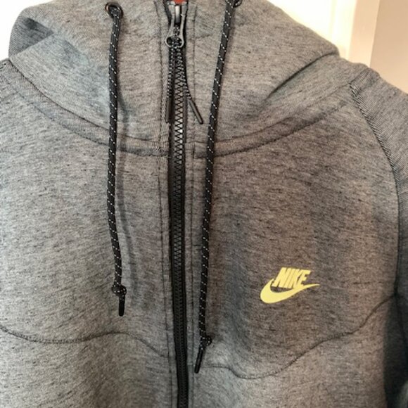 Nike Men's Tech Grey Fleece Full-Zip Windrunner Hoodie - Picture 2 of 7